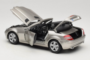 Mercedes SLK R171 Licht Brons Metallic Maisto 1:18 31674-R1 Metaal — afbeelding 5 van 8