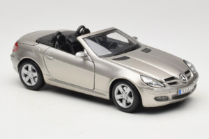 Mercedes SLK R171 Licht Brons Metallic Maisto 1:18 31674-R1 Metaal — afbeelding 6 van 8