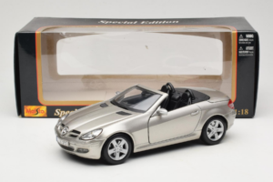 Mercedes SLK R171 Licht Brons Metallic Maisto 1:18 31674-R1 Metaal — afbeelding 8 van 8