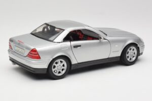 Mercedes SLK R170 Roadster Zilver Maisto 1:18 31674 Metaal — afbeelding 5 van 9