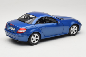 Mercedes SLK R171 Blue Metallic Minichamps 1:18 100033131 Metaal — afbeelding 4 van 11