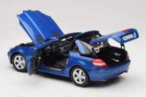 Mercedes SLK R171 Blue Metallic Minichamps 1:18 100033131 Metaal — afbeelding 6 van 11