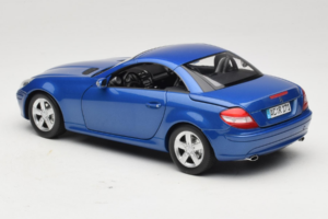 Mercedes SLK R171 Blue Metallic Minichamps 1:18 100033131 Metaal — afbeelding 10 van 11