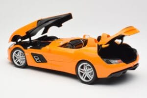Mercedes SLR McLaren C199 Stirling Moss AMG Solarbeam Metallic Minichamps 1:18 100038400 Metaal — afbeelding 5 van 8