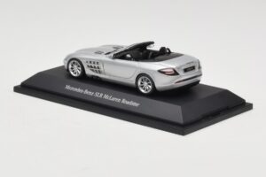 Mercedes SLR McLaren Roadster Crystal Laurit Silver Minichamps 1:43 B66961005 Metaal — afbeelding 3 van 4