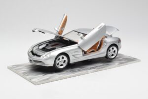 Mercedes SLR Vision Zilver Gelimiteerde Editie Met Aluminium Voet Bburago 1:18 B66962102 Metaal — afbeelding 2 van 8