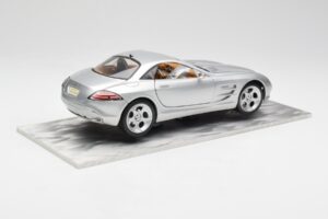 Mercedes SLR Vision Zilver Gelimiteerde Editie Met Aluminium Voet Bburago 1:18 B66962102 Metaal — afbeelding 3 van 8