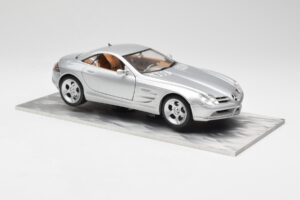 Mercedes SLR Vision Zilver Gelimiteerde Editie Met Aluminium Voet Bburago 1:18 B66962102 Metaal — afbeelding 6 van 8
