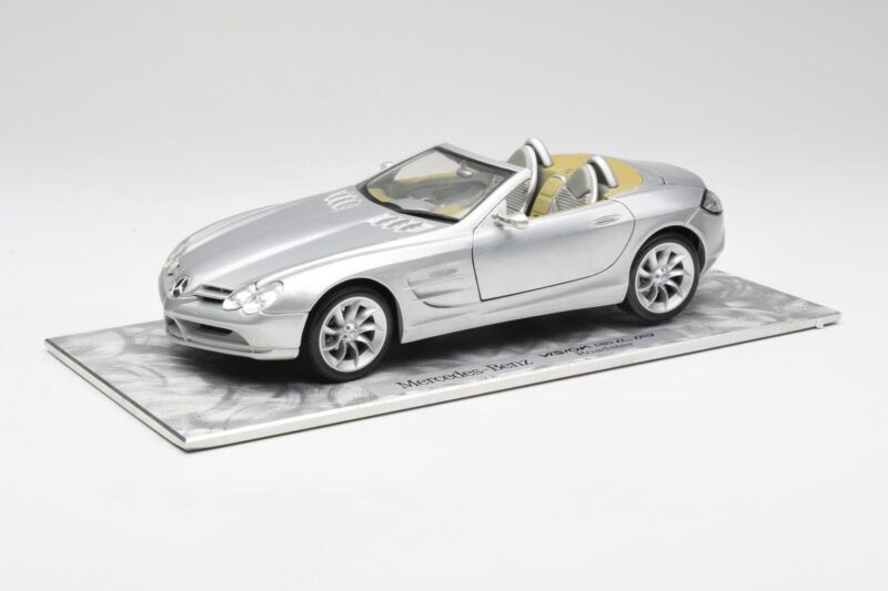 Mercedes SLR Vision Roadster Liquid Zilver Maisto 1:18 B66963208 Metaal