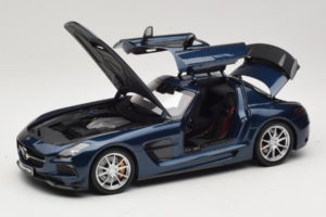 Mercedes SLS AMG Black Series Daytona Blue Metallic Minichamps 1:18 110033026 Metaal — afbeelding 2 van 8