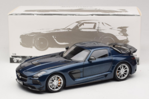 Mercedes SLS AMG Black Series Daytona Blue Metallic Minichamps 1:18 110033026 Metaal — afbeelding 8 van 8