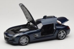 Mercedes SLS AMG C197 Blue Metallic Minichamps 1:18 100039021 Metaal — afbeelding 2 van 8