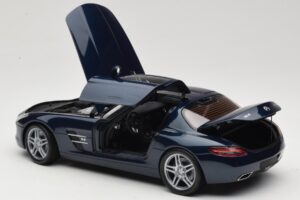 Mercedes SLS AMG C197 Blue Metallic Minichamps 1:18 100039021 Metaal — afbeelding 5 van 8