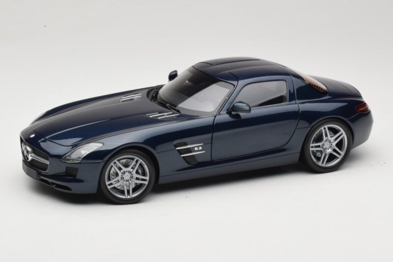 Mercedes SLS AMG C197 Blue Metallic Minichamps 1:18 100039021 Metaal