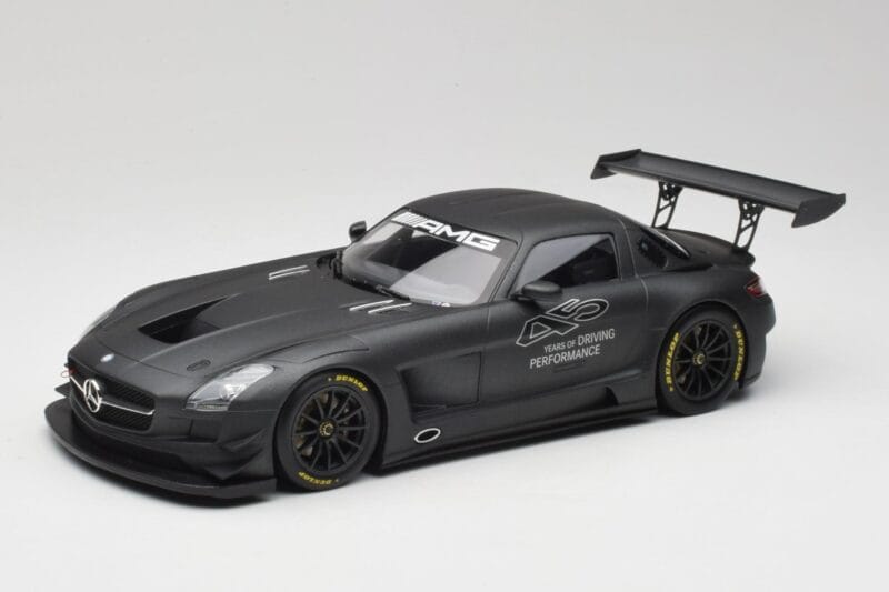 Mercedes AMG SLS C197 GT3 45 Jaar Driving Performance Minichamps 1:18 151133100 Metaal