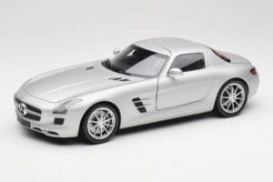 Mercedes SLS AMG C197 Iridium Zilver Minichamps 1:18 100039026 Metaal