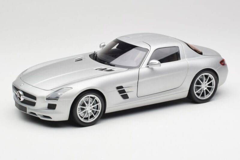 Mercedes SLS AMG C197 Iridium Zilver Minichamps 1:18 100039026 Metaal