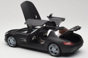 Mercedes SLS AMG C197 Matte Black Minichamps 1:18 100039027 Metaal — afbeelding 5 van 8