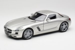 Mercedes SLS AMG C197 Matt Zilver Minichamps 1:18 100039029 Metaal