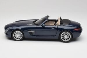 Mercedes SLS AMG R197 Roadster South Seas Blauw Minichamps 1:18 100039031 Metaal — afbeelding 4 van 8
