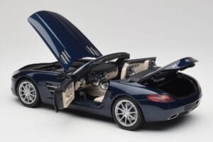 Mercedes SLS AMG R197 Roadster South Seas Blauw Minichamps 1:18 100039031 Metaal — afbeelding 5 van 8