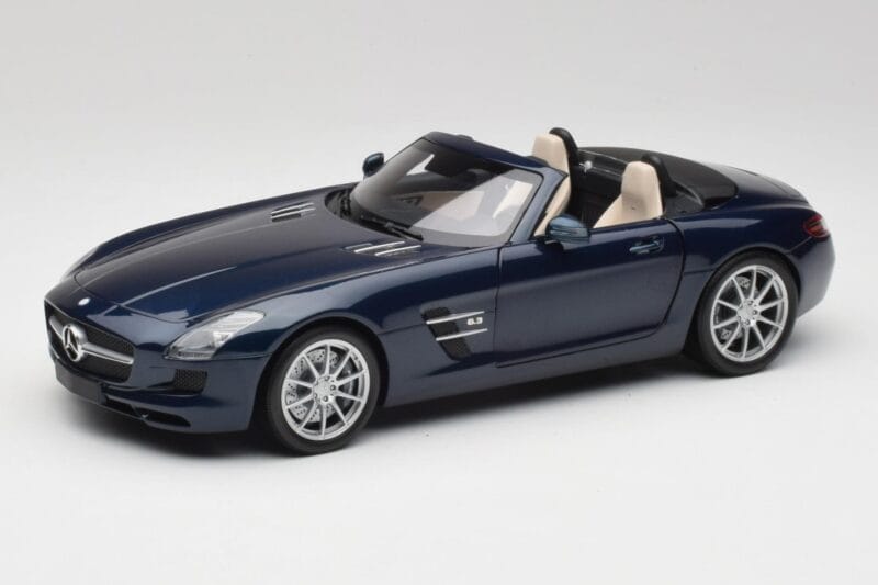 Mercedes SLS AMG R197 Roadster South Seas Blauw Minichamps 1:18 100039031 Metaal