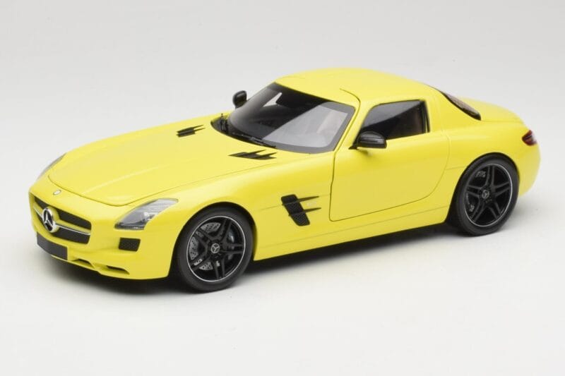 Mercedes SLS AMG C197 Geel Minichamps 1:18 100039022 Metaal