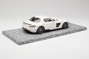 Mercedes Brabus SLS AMG 700 Biturbo Pearl Wit Minichamps 1:18 107032020 Metaal — afbeelding 2 van 6