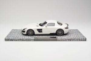 Mercedes Brabus SLS AMG 700 Biturbo Pearl Wit Minichamps 1:18 107032020 Metaal — afbeelding 3 van 6