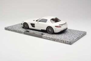 Mercedes Brabus SLS AMG 700 Biturbo Pearl Wit Minichamps 1:18 107032020 Metaal — afbeelding 5 van 6