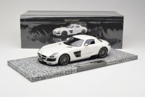 Mercedes Brabus SLS AMG 700 Biturbo Pearl Wit Minichamps 1:18 107032020 Metaal — afbeelding 6 van 6