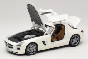 Mercedes SLS AMG Designo Mystic White Museum Edition Minichamps 1:18 B66055551 Metaal — afbeelding 2 van 8