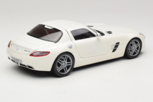 Mercedes SLS AMG Designo Mystic White Museum Edition Minichamps 1:18 B66055551 Metaal — afbeelding 3 van 8