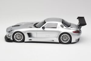 Mercedes SLS AMG GT3 C197 Street Zilver Minichamps 1:18 151113100 Metaal — afbeelding 3 van 6