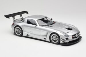 Mercedes SLS AMG GT3 C197 Street Zilver Minichamps 1:18 151113100 Metaal — afbeelding 4 van 6