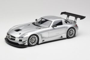 Mercedes SLS AMG GT3 C197 Street Zilver Minichamps 1:18 151113100 Metaal