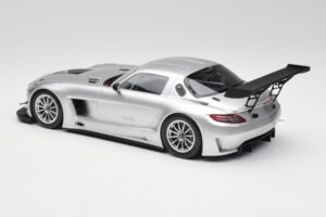 Mercedes SLS AMG GT3 C197 Street Zilver Minichamps 1:18 151113100 Metaal — afbeelding 5 van 6