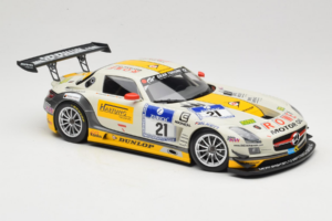 Mercedes SLS AMG GT3 #21 Rowe Racing M. Hartung / N. Heyer ADAC 24 Hours Nurburgring 2013 Minichamps 1:18 151133121 Metaal — afbeelding 4 van 6