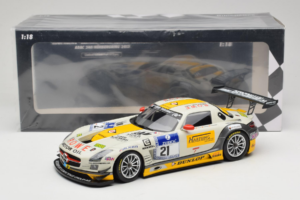 Mercedes SLS AMG GT3 #21 Rowe Racing M. Hartung / N. Heyer ADAC 24 Hours Nurburgring 2013 Minichamps 1:18 151133121 Metaal — afbeelding 6 van 6