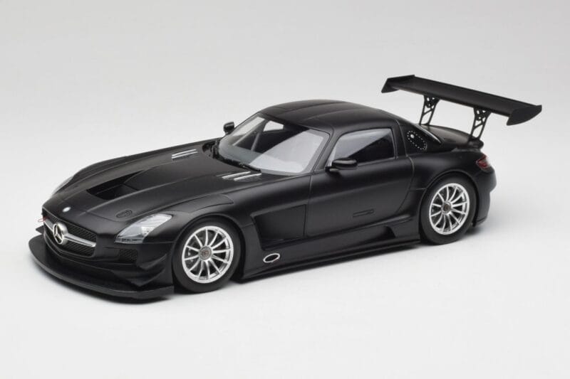 Mercedes SLS AMG GT3 C197 Street Mat Zwart Minichamps 1:18 151113101 Metaal