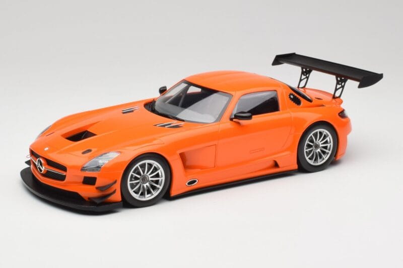 Mercedes SLS AMG GT3 C197 Street Oranje Minichamps 1:18 151113105 Metaal