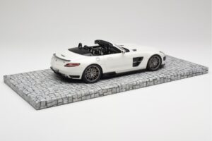 Mercedes Brabus SLS AMG 700 Biturbo Roadster Pearl Wit Minichamps 1:18 107032130 Metaal — afbeelding 2 van 6