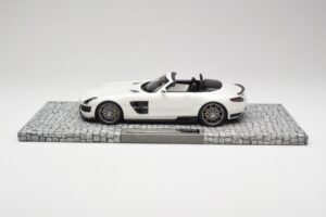 Mercedes Brabus SLS AMG 700 Biturbo Roadster Pearl Wit Minichamps 1:18 107032130 Metaal — afbeelding 3 van 6