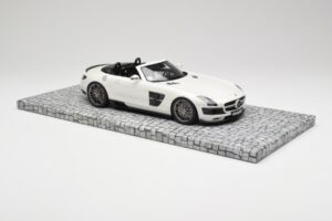 Mercedes Brabus SLS AMG 700 Biturbo Roadster Pearl Wit Minichamps 1:18 107032130 Metaal — afbeelding 4 van 6