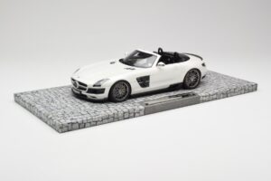 Mercedes Brabus SLS AMG 700 Biturbo Roadster Pearl Wit Minichamps 1:18 107032130 Metaal