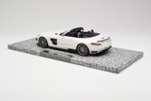 Mercedes Brabus SLS AMG 700 Biturbo Roadster Pearl Wit Minichamps 1:18 107032130 Metaal — afbeelding 5 van 6