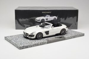 Mercedes Brabus SLS AMG 700 Biturbo Roadster Pearl Wit Minichamps 1:18 107032130 Metaal — afbeelding 6 van 6