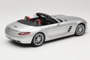 Mercedes SLS AMG Roadster Iridium Zilver Minichamps 1:18 B66960078 Metaal — afbeelding 3 van 8