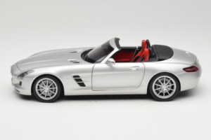 Mercedes SLS AMG Roadster Iridium Zilver Minichamps 1:18 B66960078 Metaal — afbeelding 4 van 8