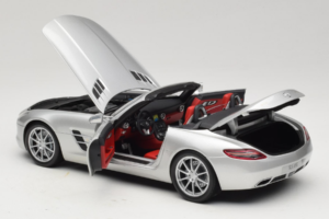 Mercedes SLS AMG Roadster Iridium Zilver Minichamps 1:18 B66960078 Metaal — afbeelding 5 van 8